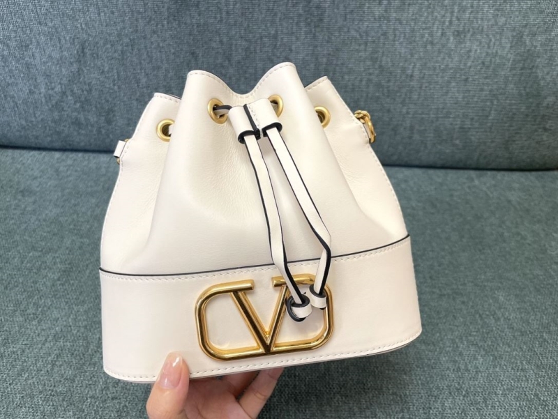 Va1e*ntin0 bucket bag